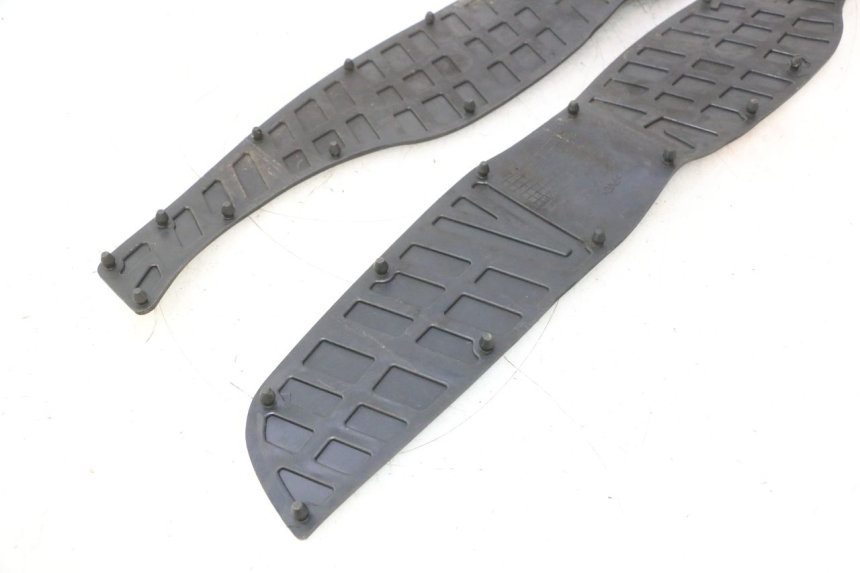 photo de TAPETE DE APOIO PARA PÉ SUZUKI BURGMAN 125 (2007 - 2014) - Detalhe da peça