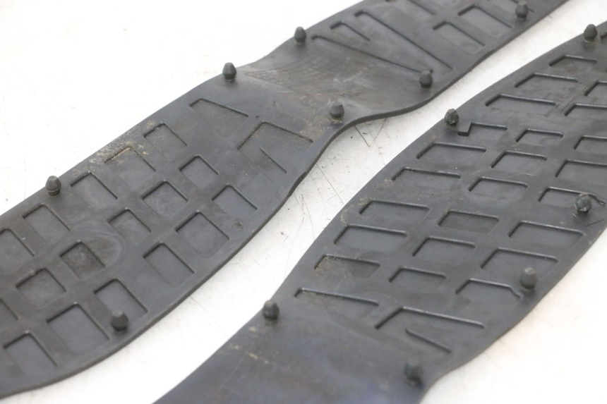 photo de TAPETE DE APOIO PARA PÉ SUZUKI BURGMAN 125 (2007 - 2014) - Zoom do estado de desgaste