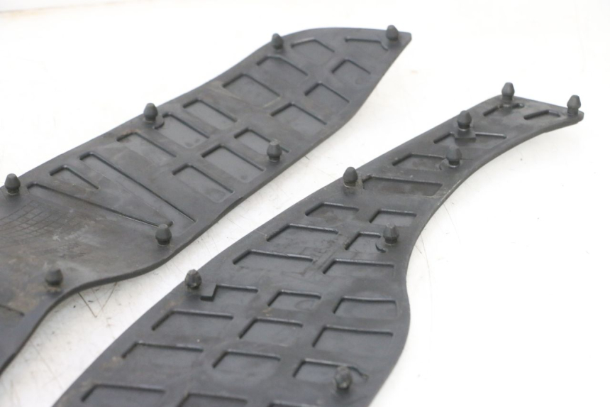 photo de TAPETE DE APOIO PARA PÉ SUZUKI BURGMAN 125 (2007 - 2014) - Outro ângulo de visão