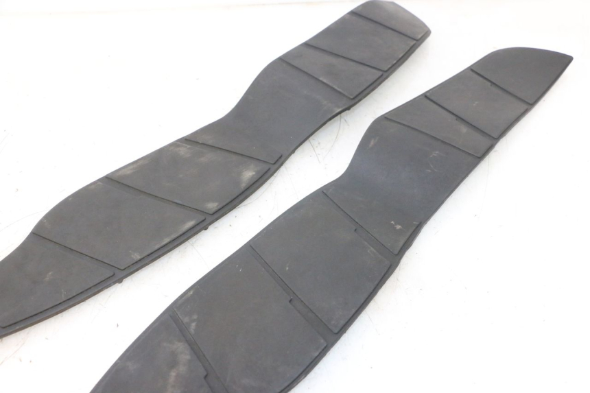 photo de TAPETE DE APOIO PARA PÉ SUZUKI BURGMAN 125 (2007 - 2014) - Pontos de fixação