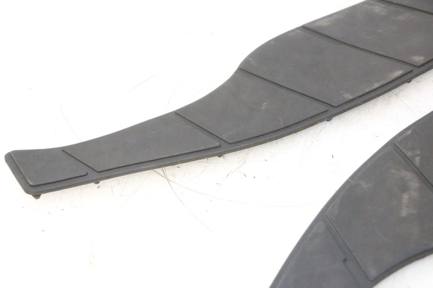 photo de TAPETE DE APOIO PARA PÉ SUZUKI BURGMAN 125 (2007 - 2014) - Peça verificada