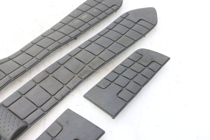 photo de TAPETE DE DESCANSO DE PÉ SUZUKI BURGMAN EXECUTIVE ABS 650 (2006 - 2012) - Pontos de fixação