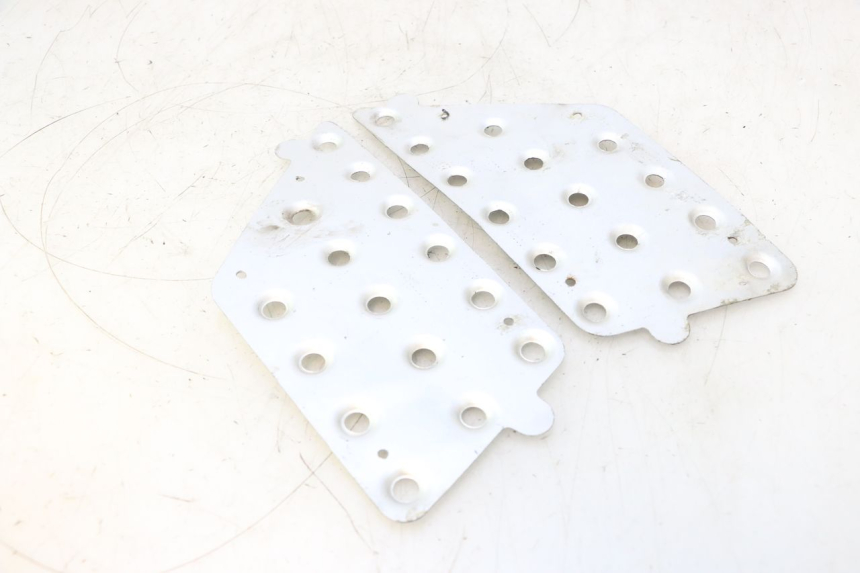 photo de TAPETE DE APOIO PARA OS PÉS KEEWAY F-ACT NAKED 50 (2009 - 2014) - Detalhe da peça