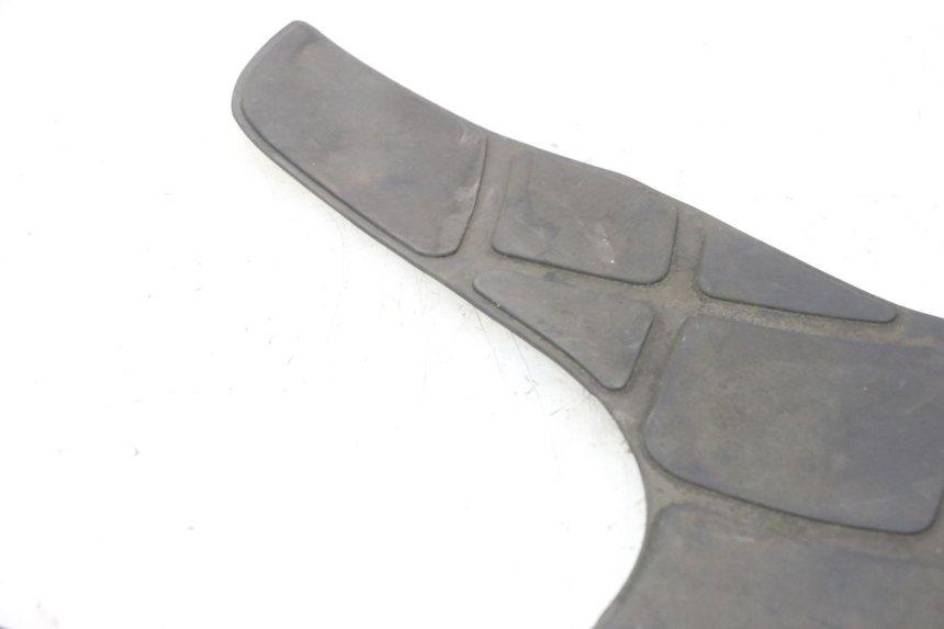 photo de TAPETE DE APOIO PARA PÉ KYMCO GRAND DINK 125 (2002 - 2007) - Outro ângulo de visão