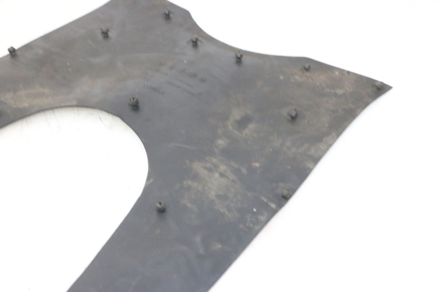 photo de TAPETE DE APOIO PARA PÉ KYMCO GRAND DINK 125 (2002 - 2007) - Pontos de fixação