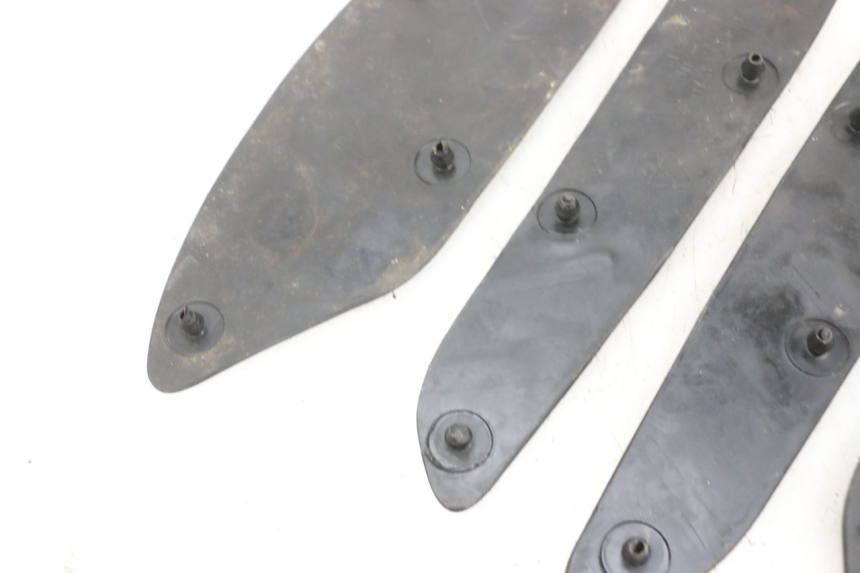 photo de TAPETE DE APOIO PARA PÉ SYM GTS EVO 125 (2009 - 2013) - Outro ângulo de visão
