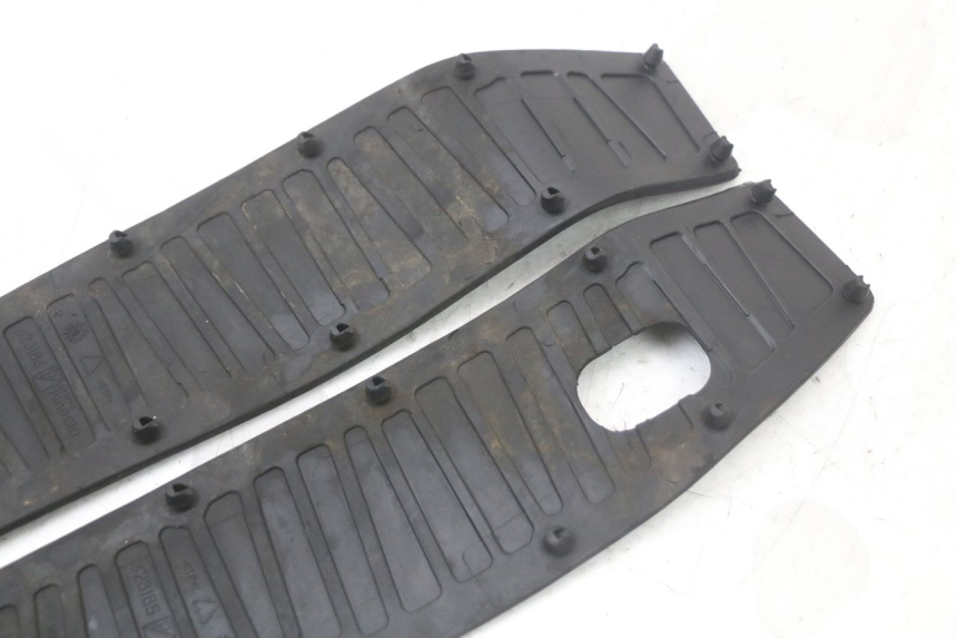photo de TAPETE DE APOIO PARA PÉ PIAGGIO MP3 HPE 350 (2018 - 2020) - Detalhes característicos