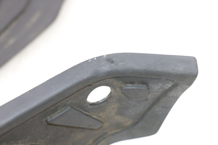photo de TAPETE DE DESCANSO DE PÉ PIAGGIO MP3 HPE 530 (2022 - 2026) - Pontos de fixação