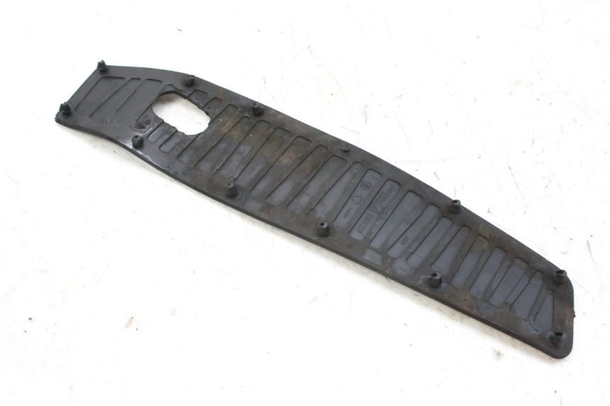 photo de TAPETE DE APOIO PARA PÉ PIAGGIO MP3 RL 250 (2006 - 2010) - Zoom do estado de desgaste