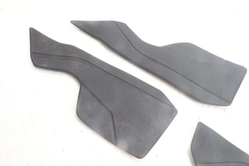 photo de TAPETE DE APOIO PARA OS PÉS YAMAHA N-MAX NMAX 125 (2021 - 2024) - Detalhe da peça
