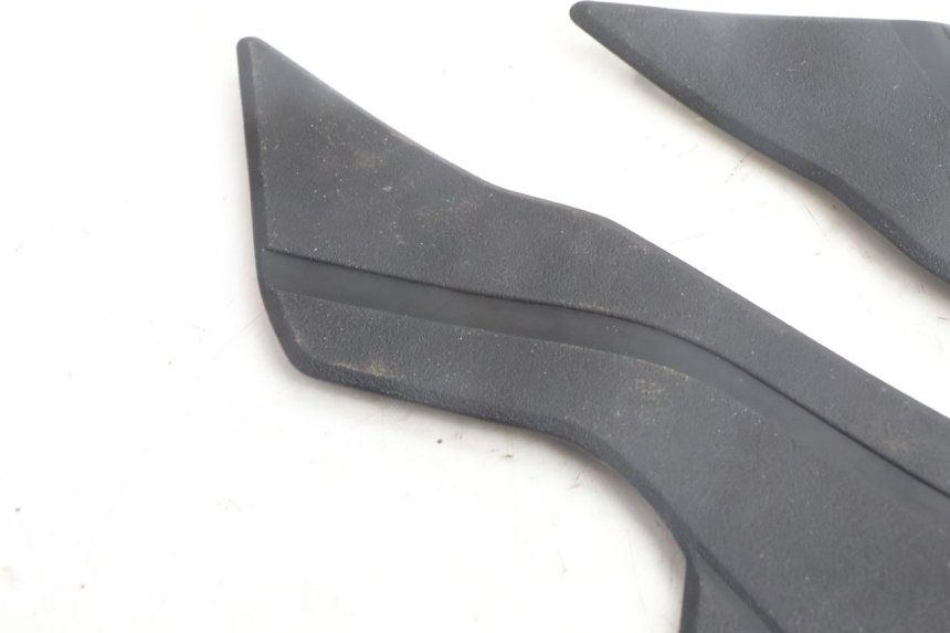 photo de TAPETE DE APOIO PARA OS PÉS YAMAHA N-MAX NMAX 125 (2021 - 2024) - Zoom do estado de desgaste