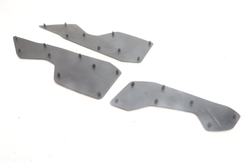 photo de TAPETE DE APOIO PARA OS PÉS YAMAHA N-MAX NMAX 125 (2021 - 2024) - Pontos de fixação