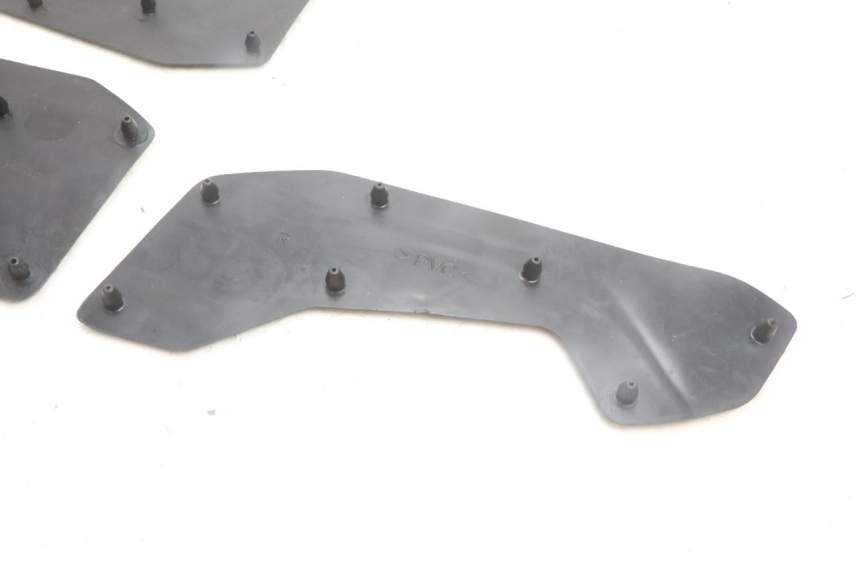 photo de TAPETE DE APOIO PARA OS PÉS YAMAHA N-MAX NMAX 125 (2021 - 2024) - Marcações e referências