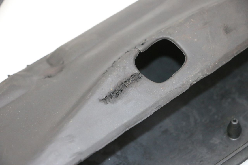 photo de TAPETE DE APOIO PARA PÉ YAMAHA NEO'S CORE 1 (2022 - 2026) - Detalhes característicos