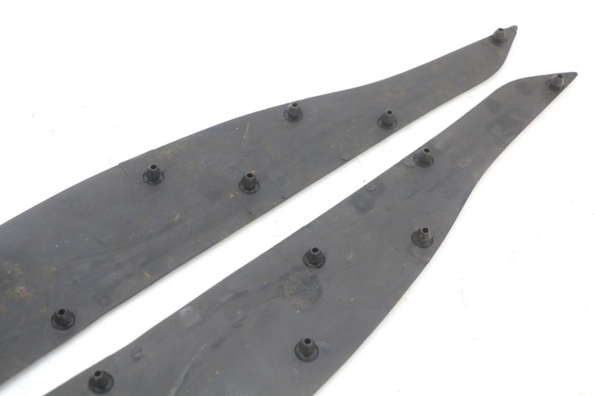 photo de TAPETE DE APOIO PARA PÉ HONDA PCX (JF28) 125 (2009 - 2011) - Pontos de fixação