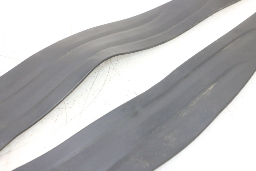 photo de TAPETE DE APOIO PARA PÉ HONDA PCX (JF57/JF64) 125 (2014 - 2018) - Outro ângulo de visão