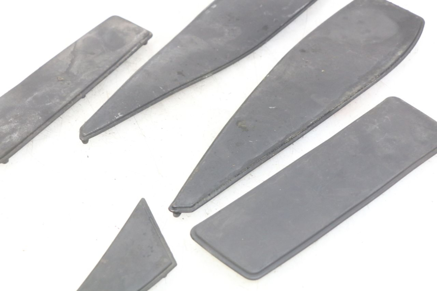 photo de TAPETE DE APOIO PARA PÉ PEUGEOT SATELIS 125 (2006 - 2009) - Pontos de fixação