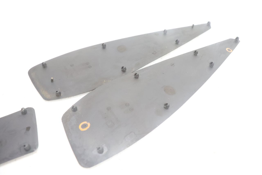 photo de TAPETE DE APOIO PARA PÉ PEUGEOT SATELIS 125 (2006 - 2009) - Ampliação dos componentes