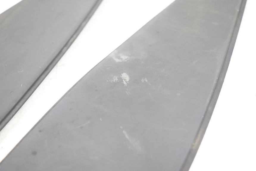 photo de TAPETE DE APOIO PARA PÉ PEUGEOT SATELIS 125 (2006 - 2009) - Pontos de fixação