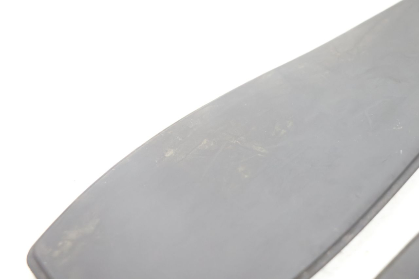 photo de TAPETE DE APOIO PARA PÉ PEUGEOT SATELIS 125 (2006 - 2009) - Estado da superfície