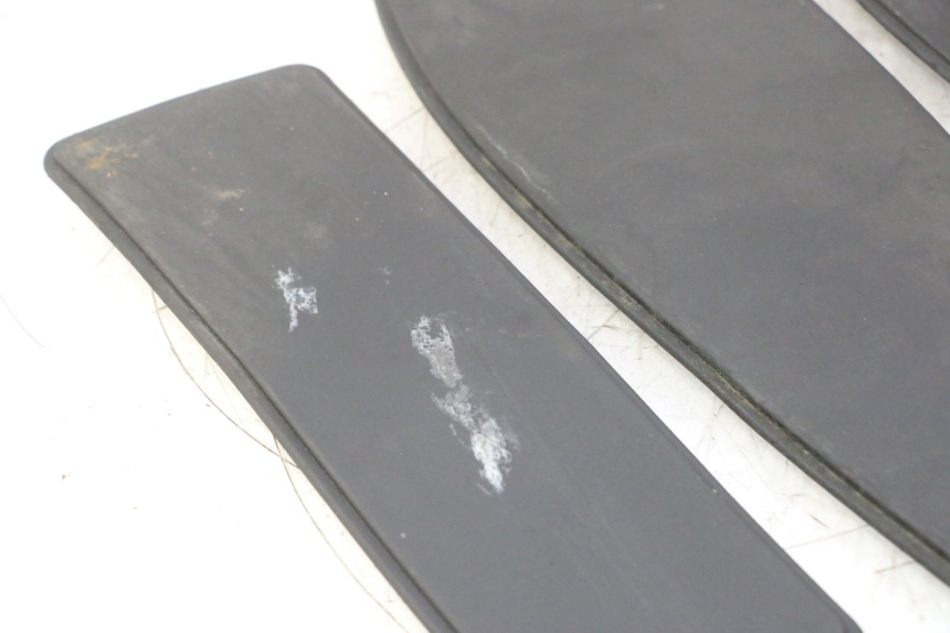 photo de TAPETE DE APOIO PARA PÉ PEUGEOT SATELIS 125 (2006 - 2009) - Detalhe da peça