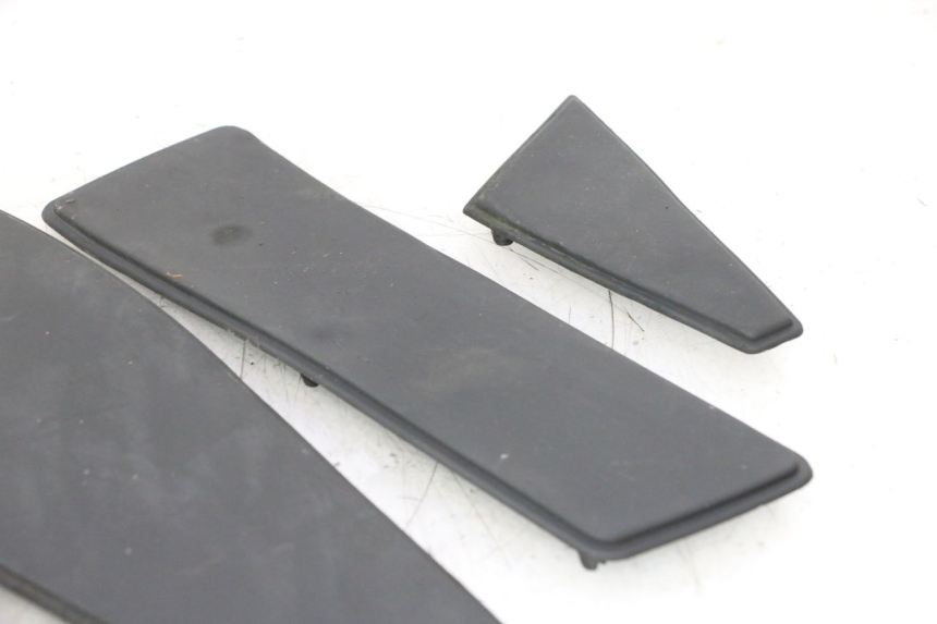 photo de TAPETE DE APOIO PARA PÉ PEUGEOT SATELIS 125 (2006 - 2009) - Detalhes característicos