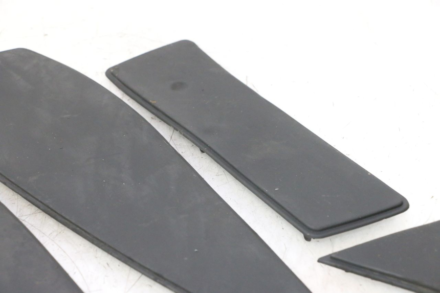 photo de TAPETE DE APOIO PARA PÉ PEUGEOT SATELIS 125 (2006 - 2009) - Outro ângulo de visão