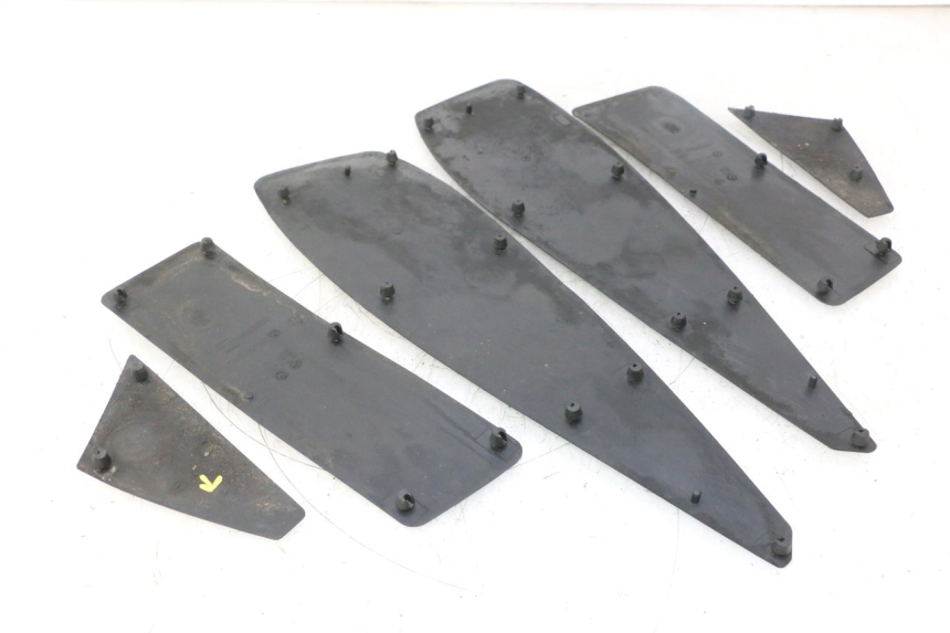 photo de TAPETE DE APOIO PARA PÉ PEUGEOT SATELIS 125 (2006 - 2009) - Pontos de fixação