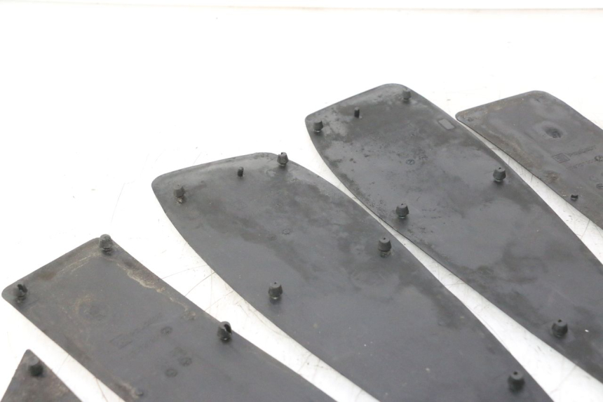 photo de TAPETE DE APOIO PARA PÉ PEUGEOT SATELIS 125 (2006 - 2009) - Peça verificada