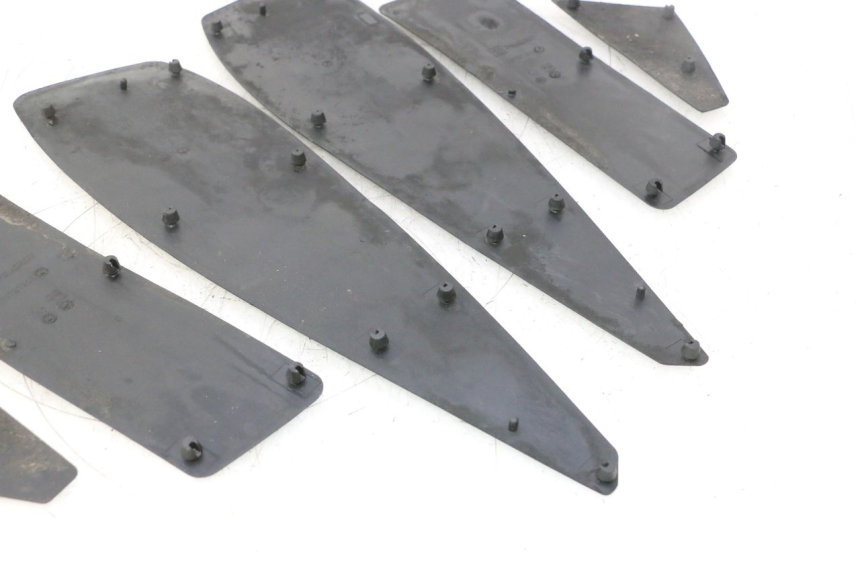photo de TAPETE DE APOIO PARA PÉ PEUGEOT SATELIS 125 (2006 - 2009) - Marcações e referências