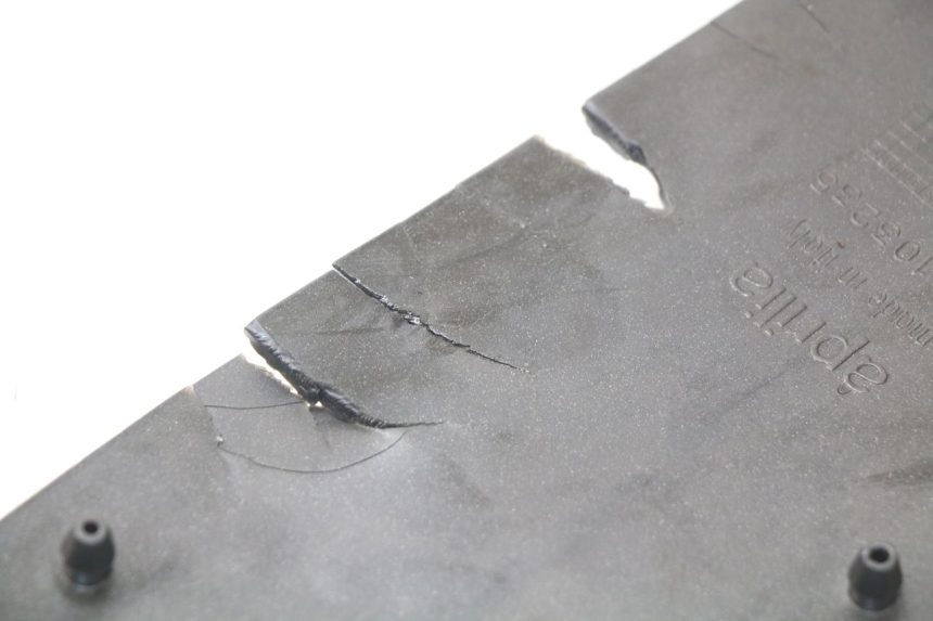 photo de TAPETE DE APOIO PARA PÉ APRILIA SCARABEO GT 125 (1999 - 2007) - Detalhe da peça