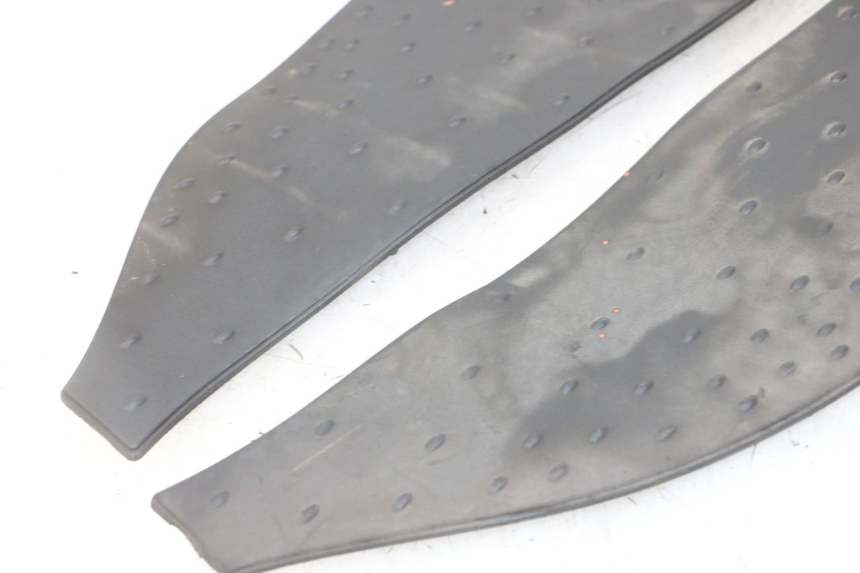 photo de TAPETE DE APOIO PARA PÉ APRILIA SCARABEO GT TOURING 125 (1999 - 2005) - Zoom do estado de desgaste
