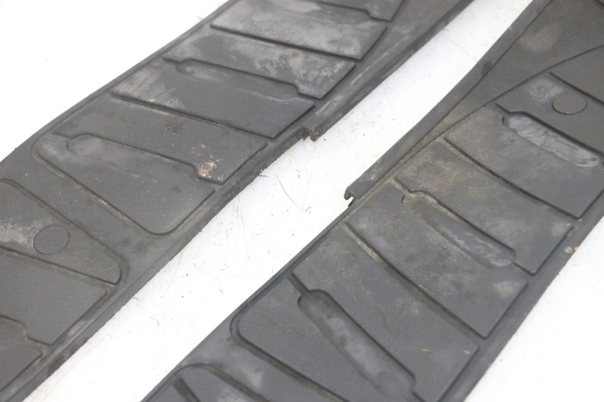 photo de TAPETE DE APOIO PARA PÉ PIAGGIO SUPER LX 125 (2000 - 2003) - Pontos de fixação