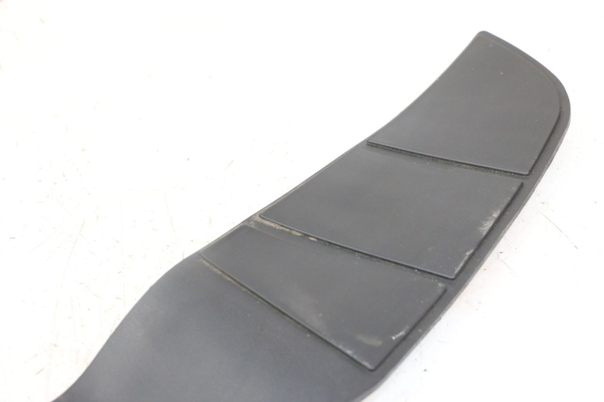 photo de TAPETE DE APOIO PARA PÉ SUZUKI BURGMAN 125 (2018 - 2021) - Outro ângulo de visão