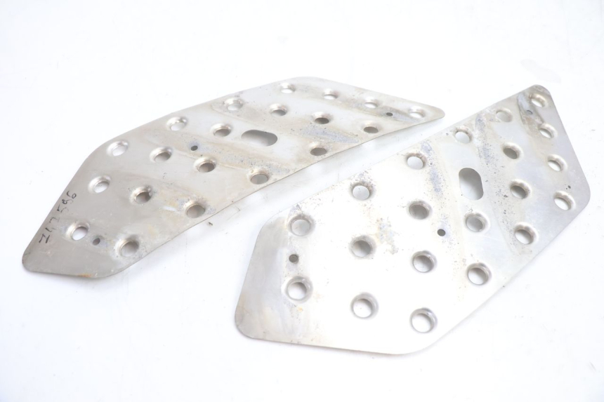 photo de TAPETE DE APOIO PARA PÉ PEUGEOT VIVACITY 50 (2004 - 2009) - Pontos de fixação