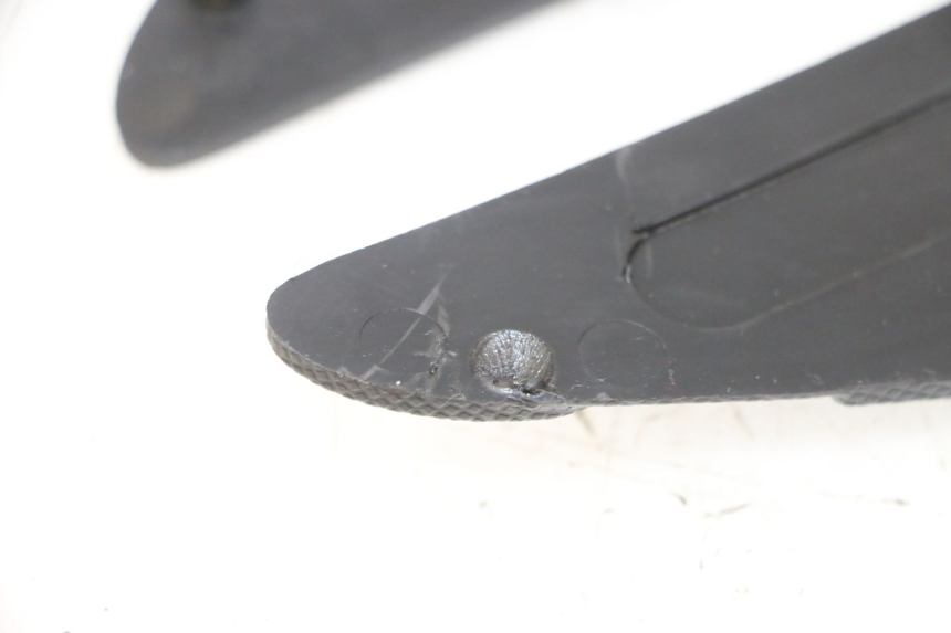 photo de TAPETE DE APOIO PARA PÉ YAMAHA X-MAX XMAX 125 (2010 - 2013) - Zoom do estado de desgaste