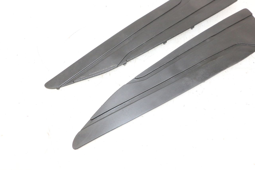 photo de TAPETE DE APOIO PARA PÉ YAMAHA X-MAX XMAX 125 (2010 - 2013) - Estado da superfície