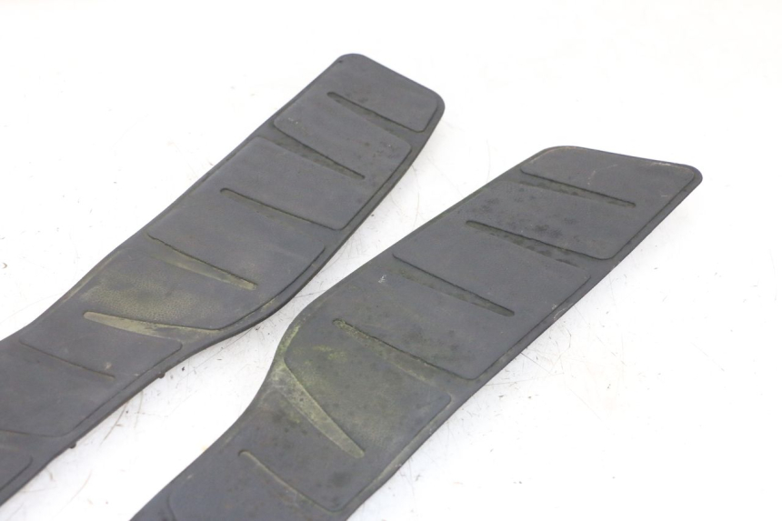 photo de TAPETE DE APOIO PARA PÉ PIAGGIO X8 125 (2004 - 2007) - Pontos de fixação