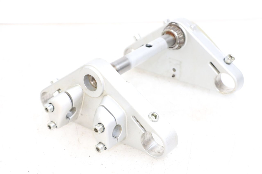 photo de TRIÂNGULO DA SUSPENSÃO DIANTEIRA APRILIA CLASSIC 125 (1995 - 2001) - Vista principal