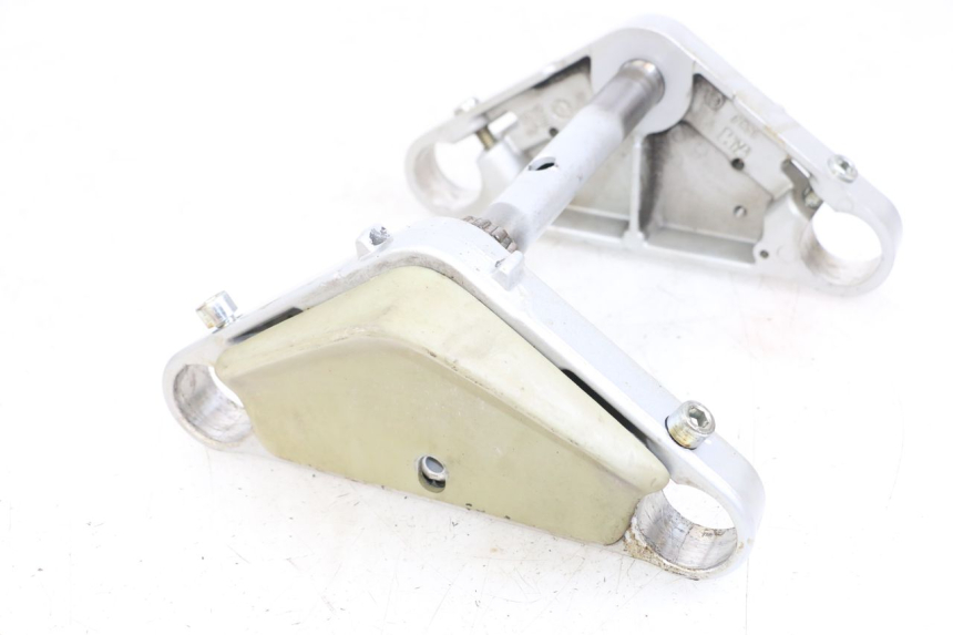 photo de TRIÂNGULO DA SUSPENSÃO DIANTEIRA APRILIA CLASSIC 125 (1995 - 2001) - Pontos de fixação