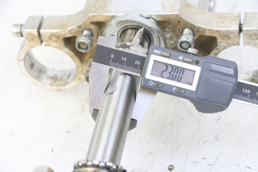 photo de TRIÂNGULO DA SUSPENSÃO DIANTEIRA CCR DIRT BIKE 125 - Detalhe da peça