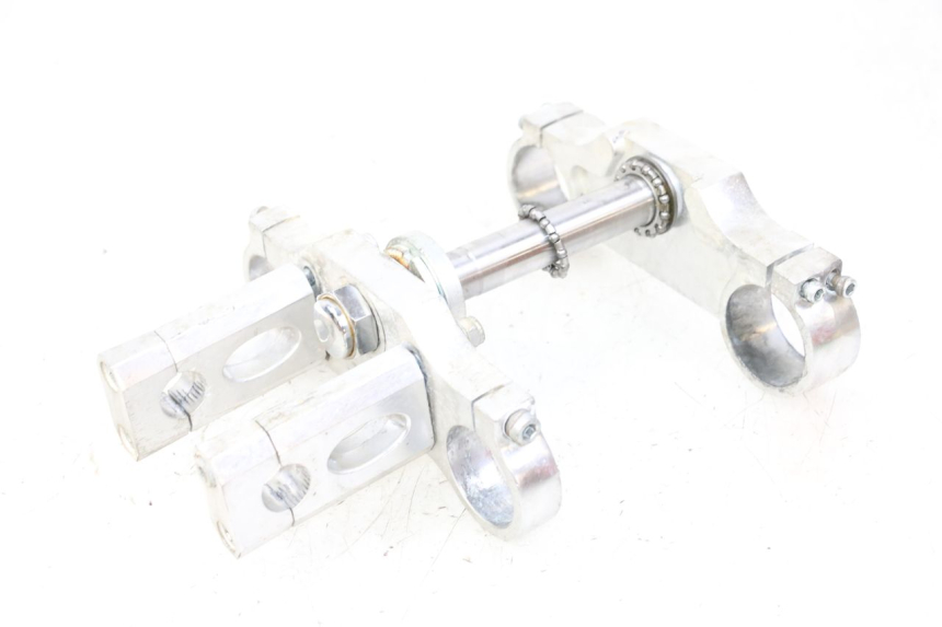 photo de TRIÂNGULO DA SUSPENSÃO DIANTEIRA CCR DIRT BIKE 125 - Pontos de fixação