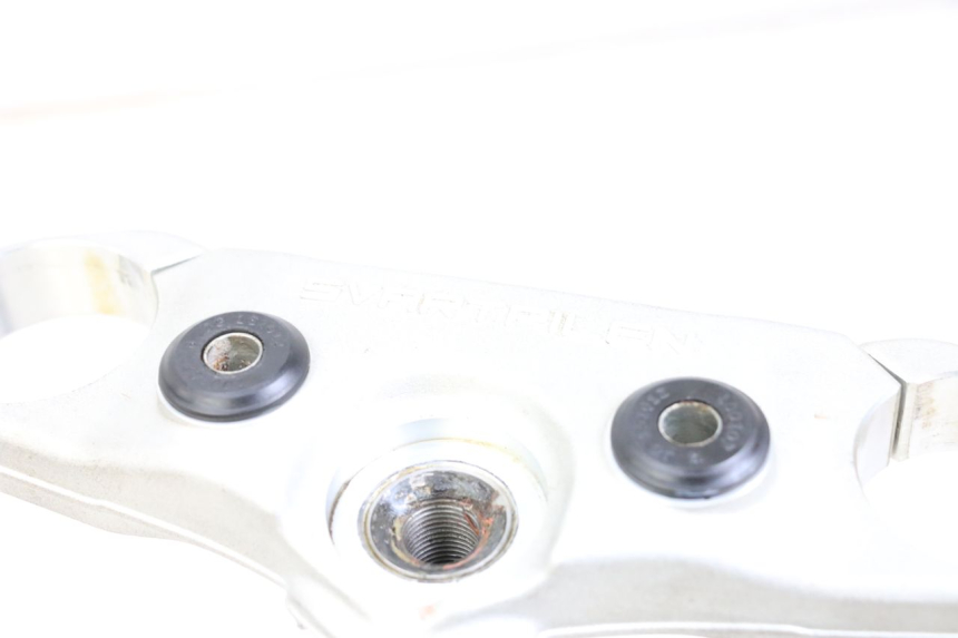 photo de TRIÂNGULO DA SUSPENSÃO DIANTEIRA HUSQVARNA SVARTPILEN 401 (2018 - 2023) - Pontos de fixação