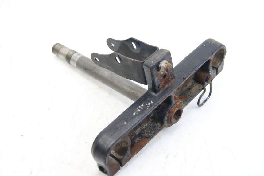 photo de SUPORTE INFERIOR DA FORQUILHA HYOSUNG RT KARION 125 (2003 - 2007) - Outro ângulo de visão