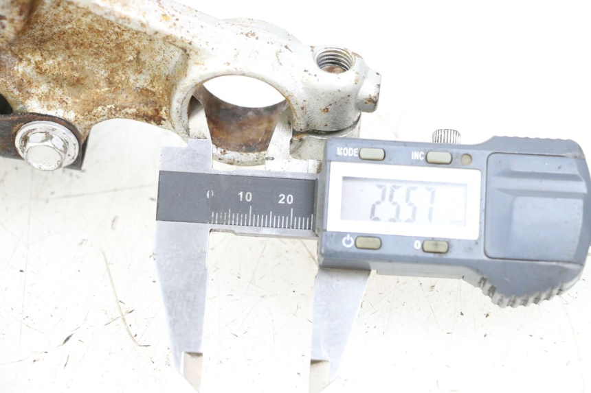 photo de TRIÂNGULO DA SUSPENSÃO DIANTEIRA YAMAHA PW 80 (1983 - 2014) - Outro ângulo de visão