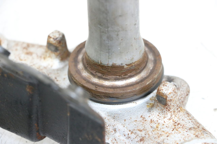 photo de TRIÂNGULO DA SUSPENSÃO DIANTEIRA YAMAHA PW 80 (1983 - 2014) - Estado da superfície