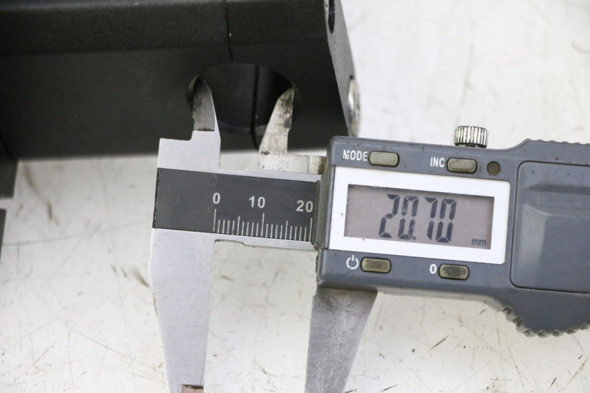 photo de TRIÂNGULO DA SUSPENSÃO DIANTEIRA APOLLO RFZ 125 - Detalhe da peça