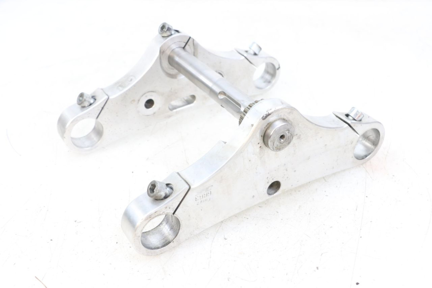 photo de TRIÂNGULO DA SUSPENSÃO DIANTEIRA HARLEY DAVIDSON SPORTSTER XL CUSTOM 1200 (2003 - 2004) - Vista de perto
