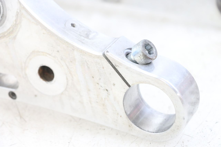 photo de TRIÂNGULO DA SUSPENSÃO DIANTEIRA HARLEY DAVIDSON SPORTSTER XL CUSTOM 1200 (2003 - 2004) - Estrutura - ampliação