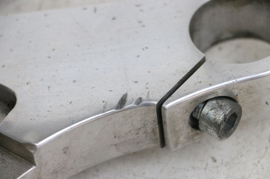 photo de TRIÂNGULO DA SUSPENSÃO DIANTEIRA HARLEY DAVIDSON SPORTSTER XL CUSTOM 1200 (2003 - 2004) - Peça verificada